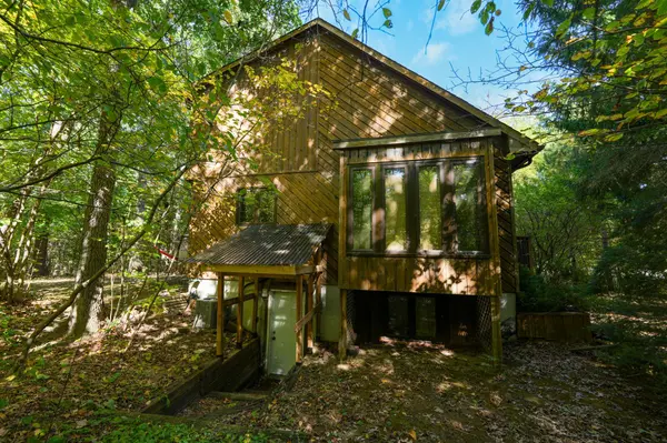 10207 Pinetree DR, Lambton Shores, ON N0M 1T0