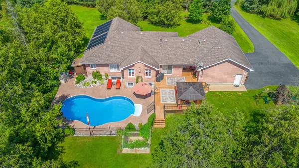 14 Panandrick View DR, Kanata, ON K2W 1A5