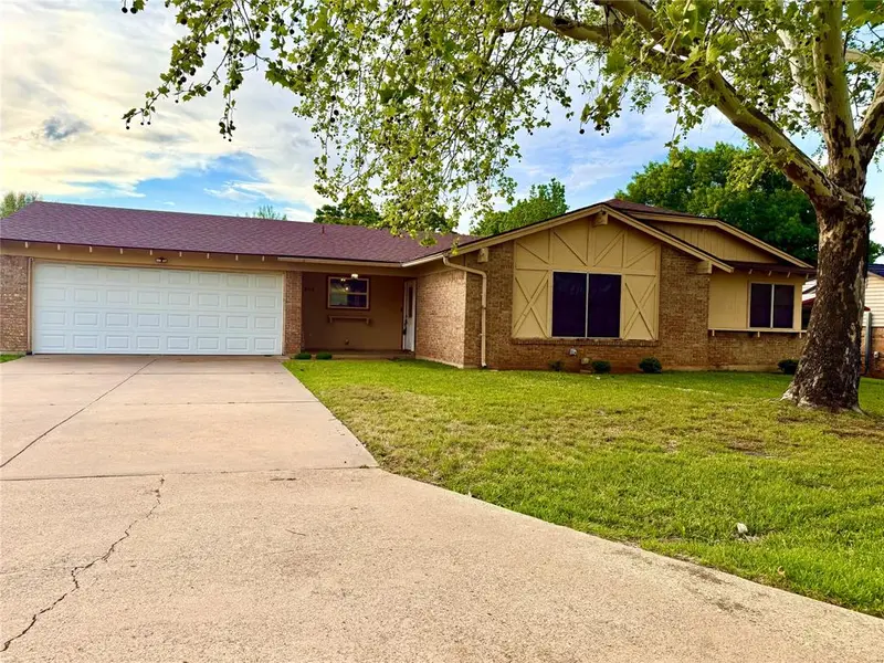 806 Ridgeway Road, Joshua, TX 76058