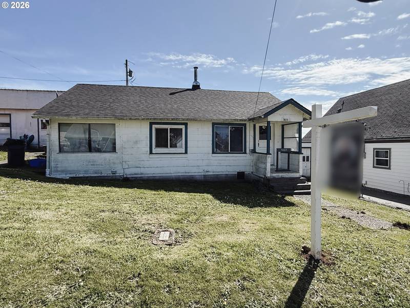 827 E 11TH ST, Coquille, OR 97423