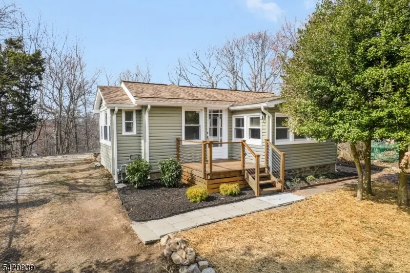 23 Harriet Way, Roxbury Twp., NJ 07850