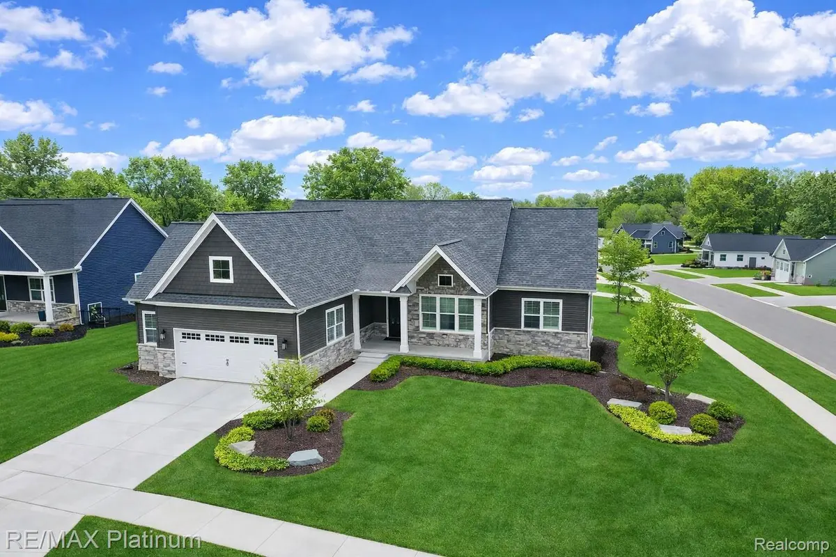 9860 Havendale DR, Brighton, MI 48114