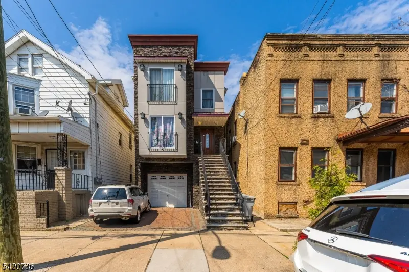 31 Spencer St, Elizabeth City, NJ 07202