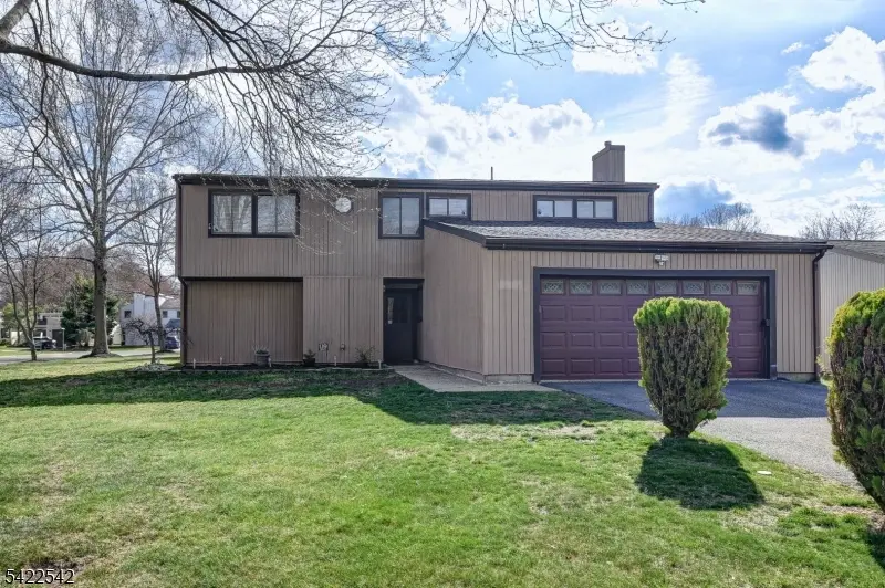 139 Dawn Ct, Old Bridge Twp., NJ 08857