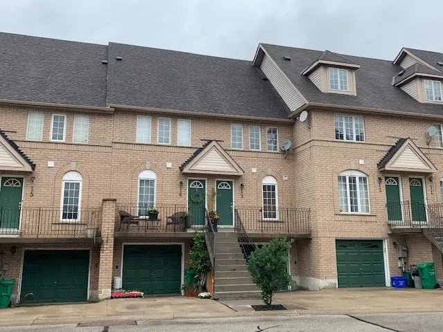 80 Strathaven DR #13, Mississauga, ON L5R 3V9