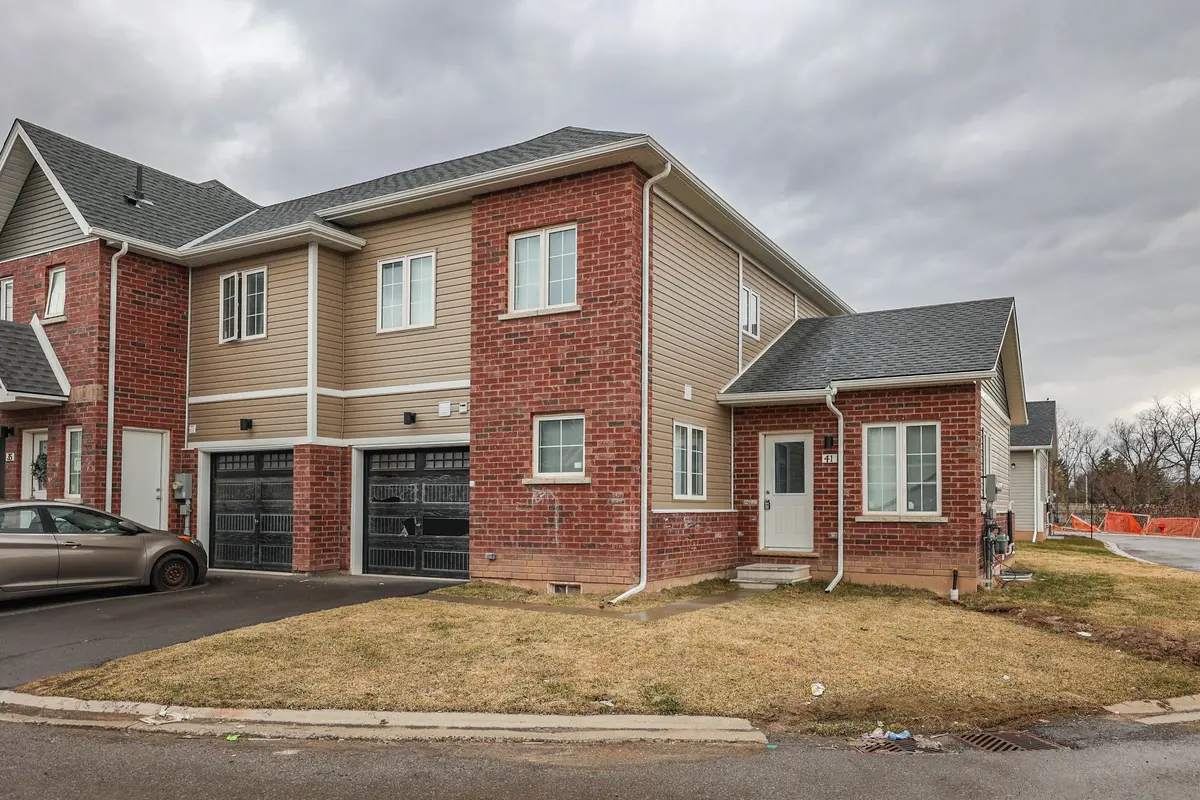 41 Waterleaf TRL, Welland, ON L3C 0H6