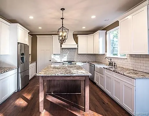 10539 Stoney Point DR, Green Oak Township, MI 48178