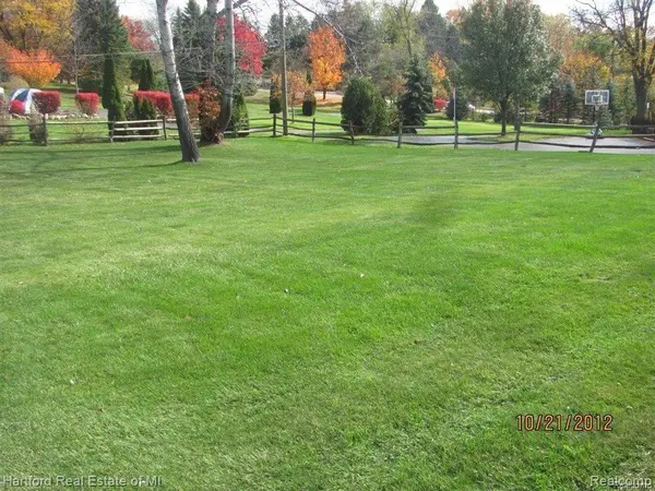 4975 Inkster RD, Bloomfield Hills, MI 48302