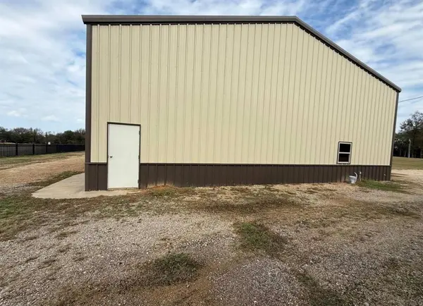5796 271 Highway S, Pittsburg, TX 75686