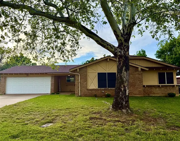 806 Ridgeway Road, Joshua, TX 76058