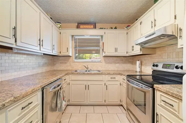 3440 Reno Drive, Paris, TX 75462