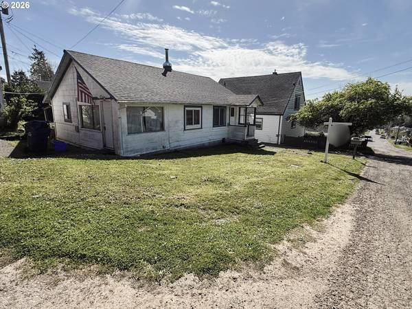 827 E 11TH ST, Coquille, OR 97423