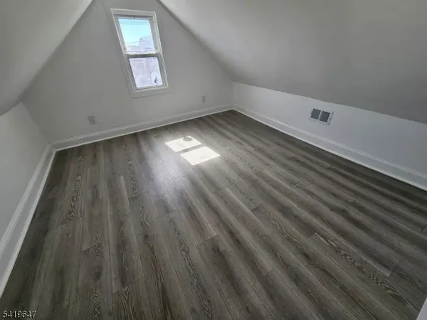 611 New York Ave #2, Lyndhurst Twp., NJ 07071