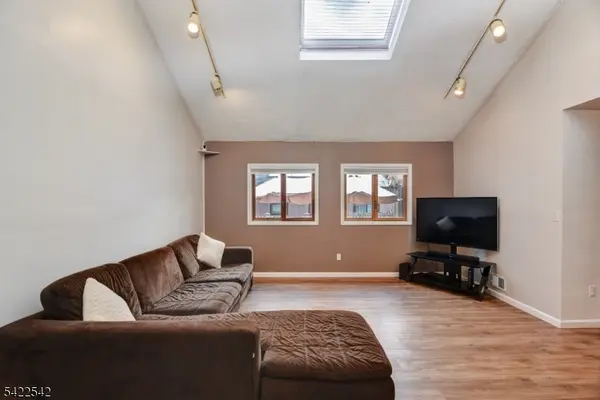 139 Dawn Ct, Old Bridge Twp., NJ 08857