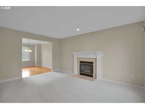 20040 TORREY PINES DR, Oregon City, OR 97045