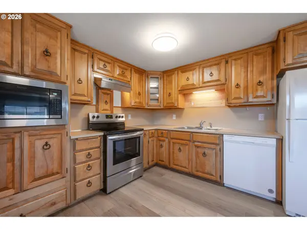 672 51ST ST, Springfield, OR 97478