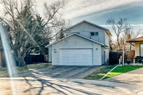22 Sherwood CRES W, Lethbridge, AB T1K 6G1