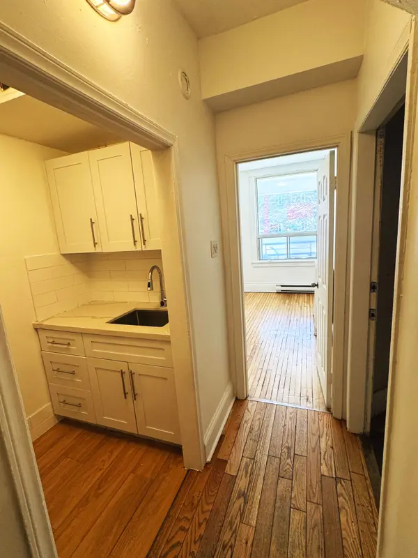 383 Lansdowne AVE, Toronto C01, ON M6H 3Y2