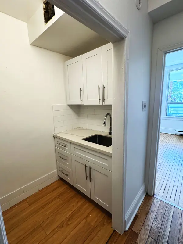 383 Lansdowne AVE, Toronto C01, ON M6H 3Y2