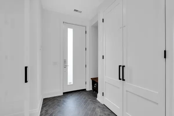 32 Almont RD, Toronto C06, ON M3H 3E3