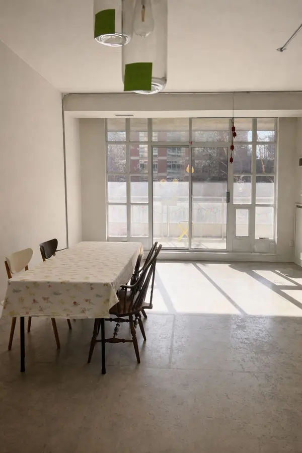 23 Brant ST #207, Toronto C01, ON M5V 2L5