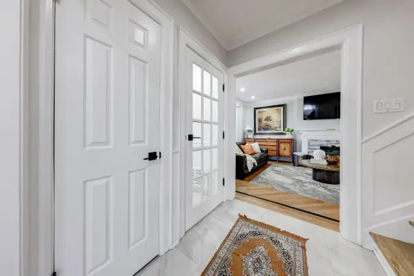 607 Spadina RD, Toronto C03, ON M5P 2X1