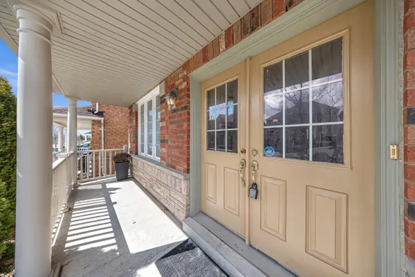 12 Warburton DR, Ajax, ON L1T 0K6