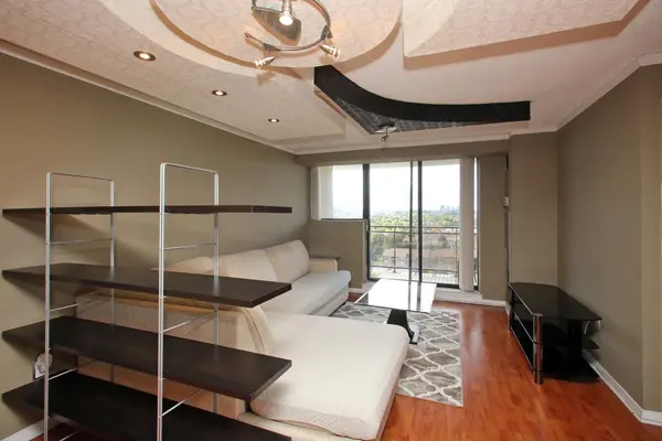 99 Blackwell AVE #1207, Toronto E11, ON M1B 3R5