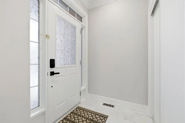 107 Mynden WAY, Newmarket, ON L3X 3B7