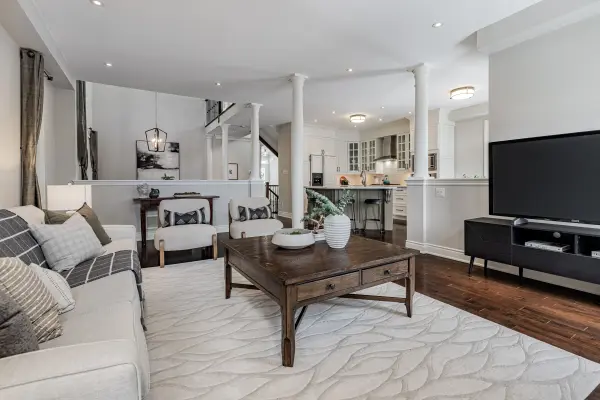 48 Stonecliffe CRES, Aurora, ON L4G 7Z6