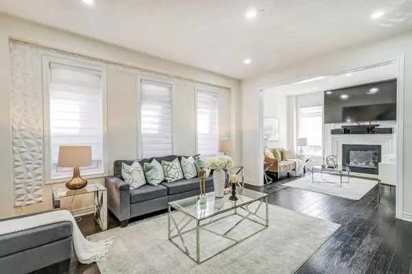 18 Rogers TRL, Bradford West Gwillimbury, ON L3Z 0G4