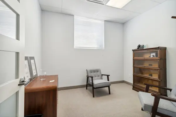 140 Holland ST #3, Bradford West Gwillimbury, ON L3Z 1R7