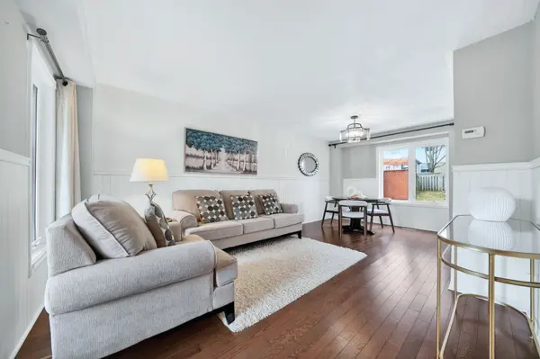 97 Bishop DR, Barrie, ON L4N 7P4