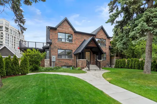 44 Larkin AVE #B, Toronto W01, ON M6S 1L8