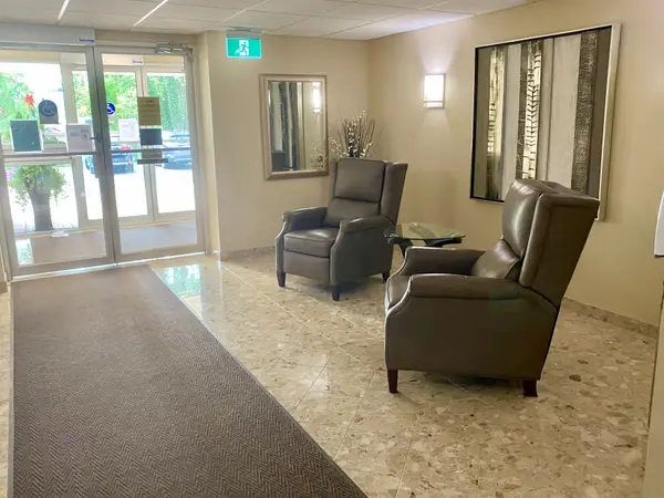 216C Plains RD W #402, Burlington, ON L7T 4L1