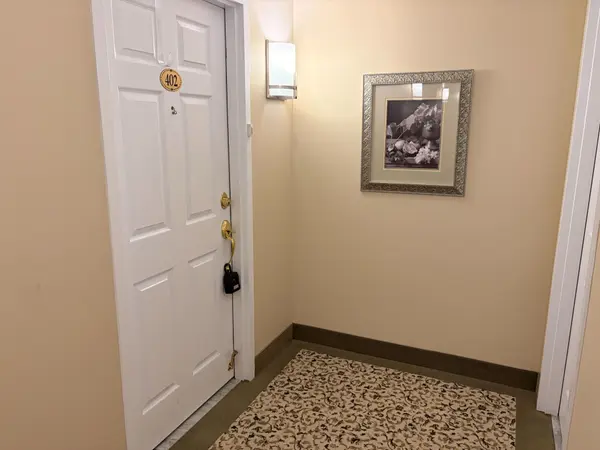 216C Plains RD W #402, Burlington, ON L7T 4L1