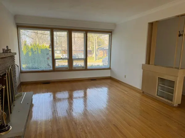 64 Farningham CRES, Toronto W08, ON M9B 3B6