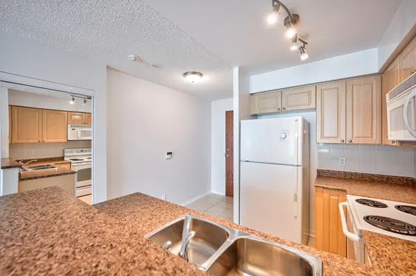 7 Michael Power PL #1509, Toronto W08, ON M9A 0A4