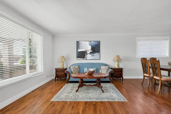 94 Goldsboro RD, Toronto W05, ON M9L 1A8