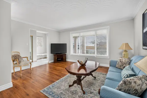 94 Goldsboro RD, Toronto W05, ON M9L 1A8