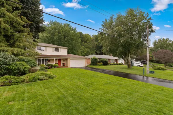 28 Hilltop DR, Caledon, ON L7C 1H6