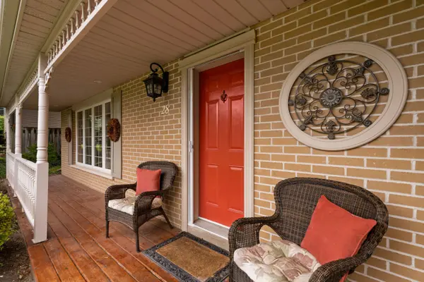 28 Hilltop DR, Caledon, ON L7C 1H6