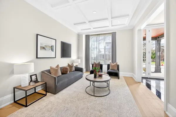 16 Dorlen AVE, Toronto W08, ON M9B 5A9