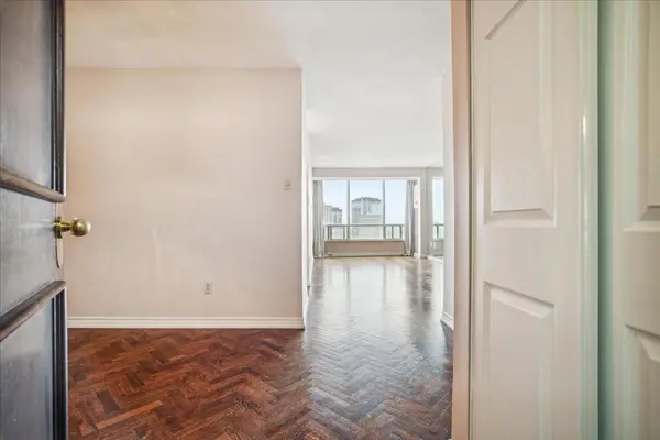 1300 Islington AVE #1609, Toronto W08, ON M9A 5C4