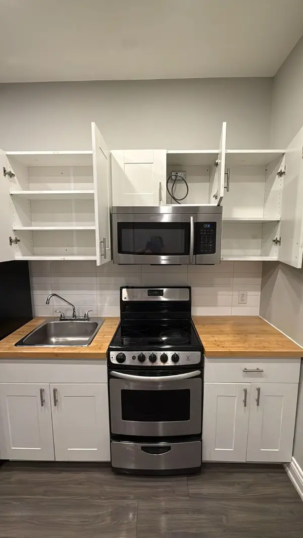 70 Victoria AVE S #4, Hamilton, ON L8N 2S7