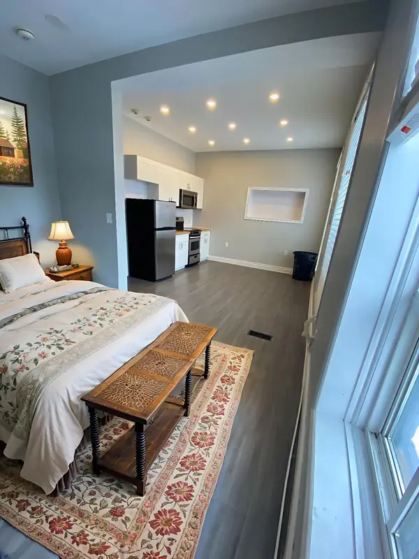 70 Victoria AVE S #4, Hamilton, ON L8N 2S7