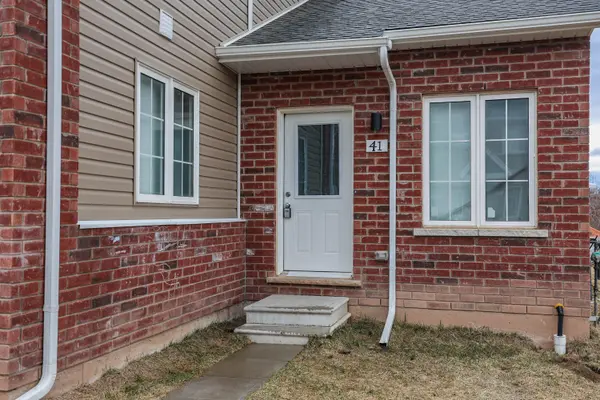 41 Waterleaf TRL, Welland, ON L3C 0H6