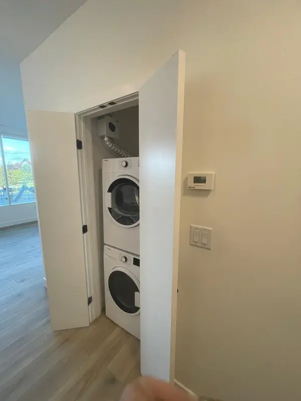 1600 James Naismith DR #202, Cyrville - Carson Grove - Pineview, ON K1B 5N8