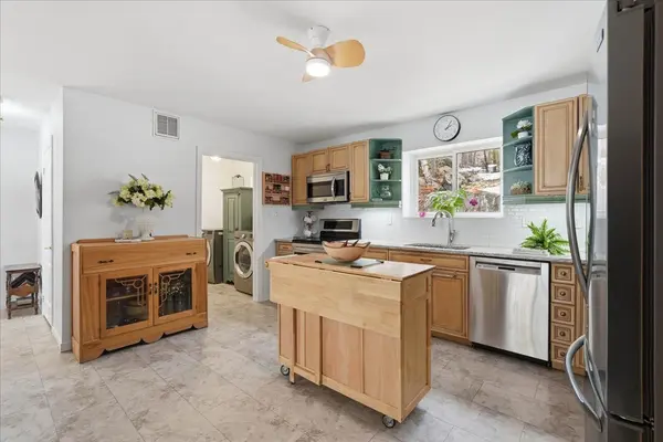 13 Mazinaw Heights RD N, Frontenac, ON K0H 1K0