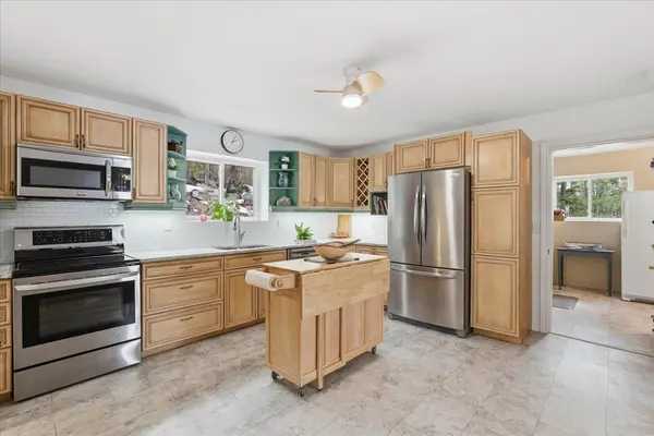 13 Mazinaw Heights RD N, Frontenac, ON K0H 1K0